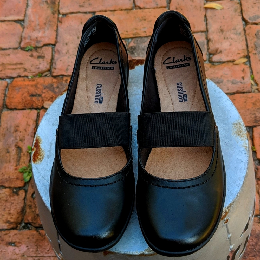 Ladies Black Leather Flats